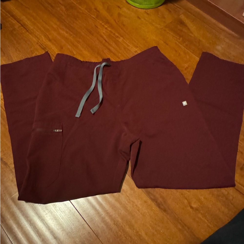 FIGS MAROON RED SCRUB PANTS - STARIGHT LEG SIZE L